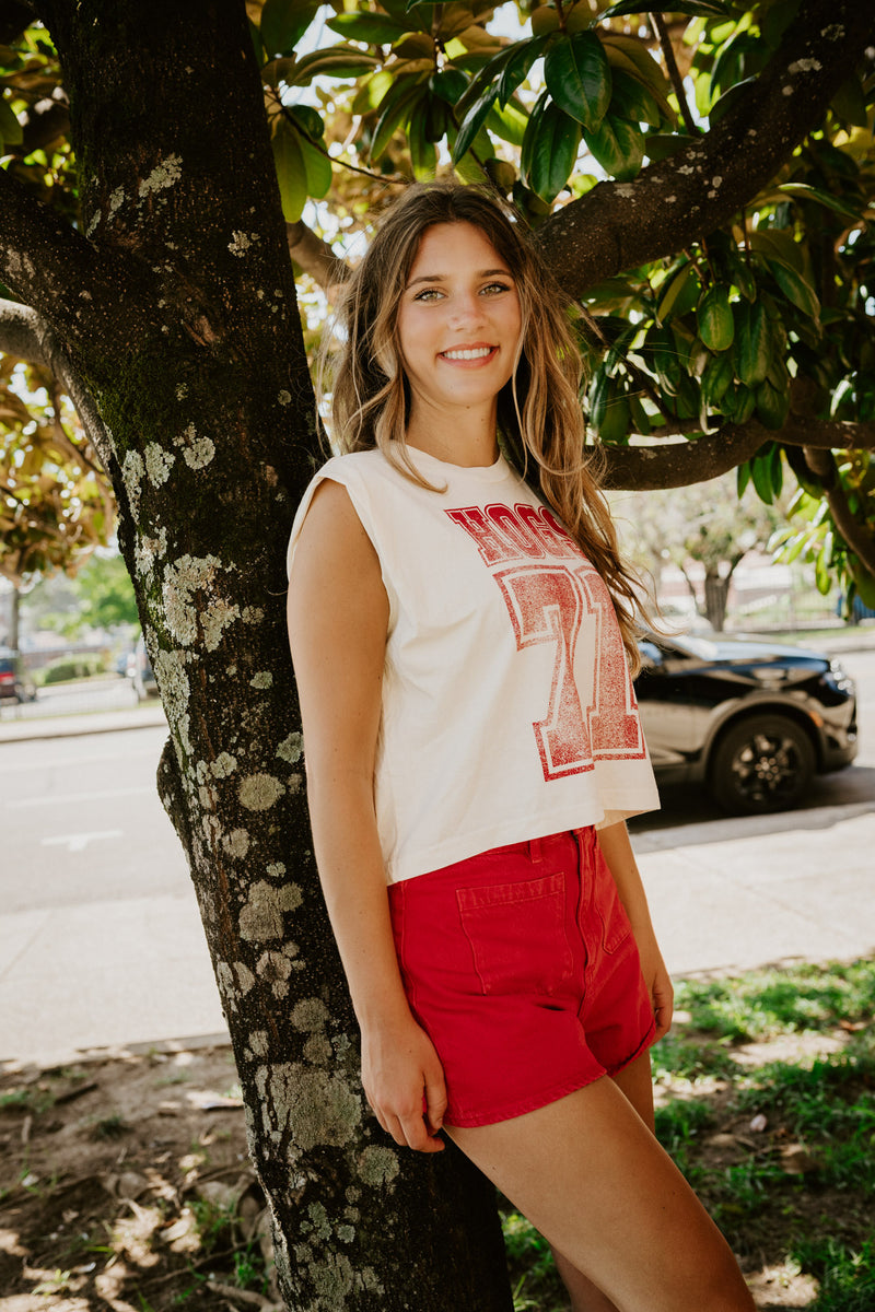 livy lu: arkansas razorbacks player tank-off white