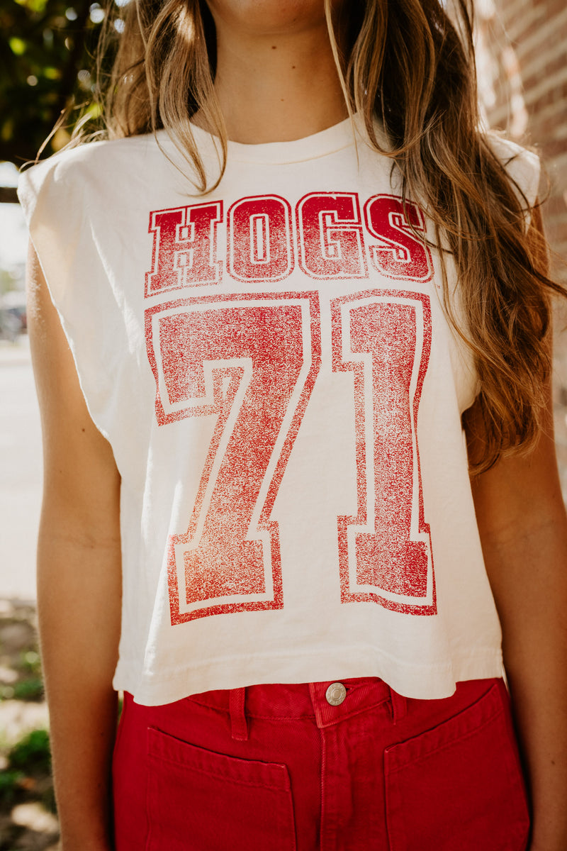 livy lu: arkansas razorbacks player tank-off white