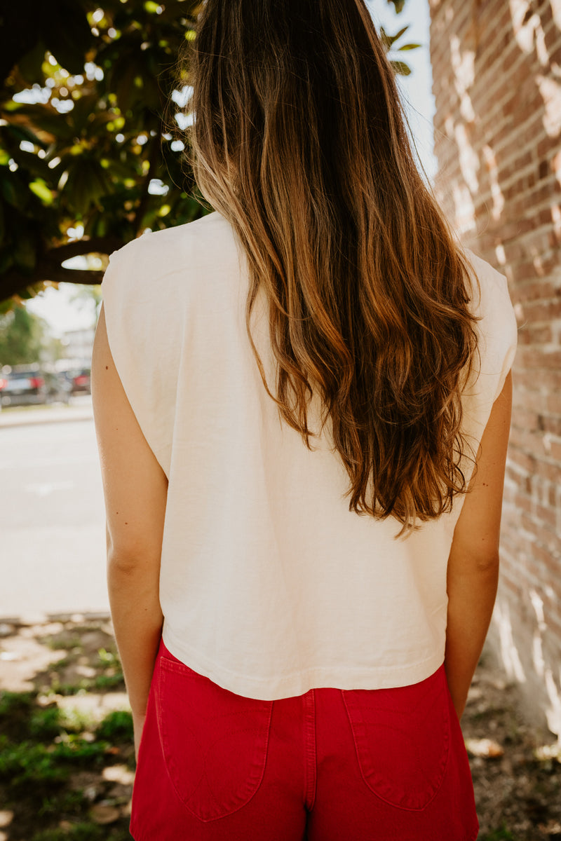livy lu: arkansas razorbacks player tank-off white