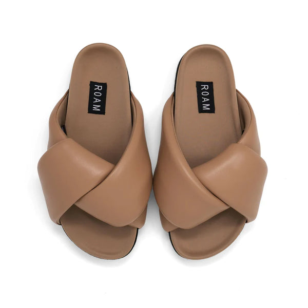 roam: foldy puffy sandals-nude