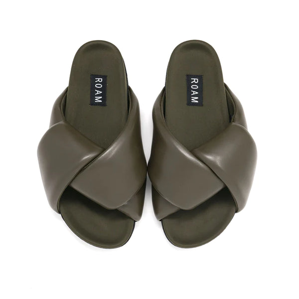 roam: foldy puffy sandals-khaki
