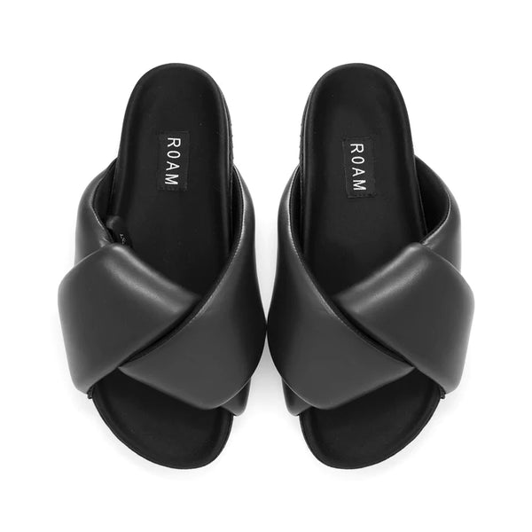 roam: foldy puffy sandals-black