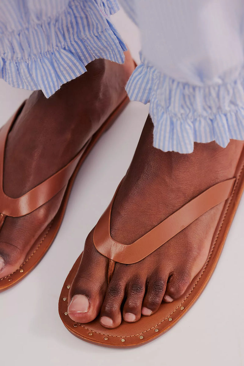 free people: sona thong sandal-luggage