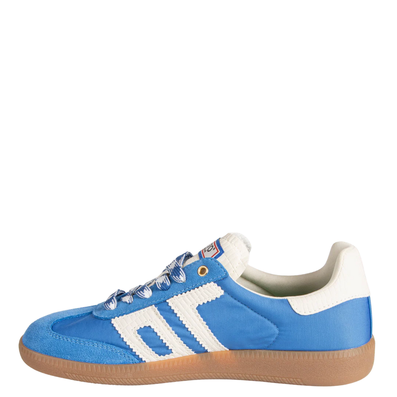 back 70: ghost sneaker-blue milk