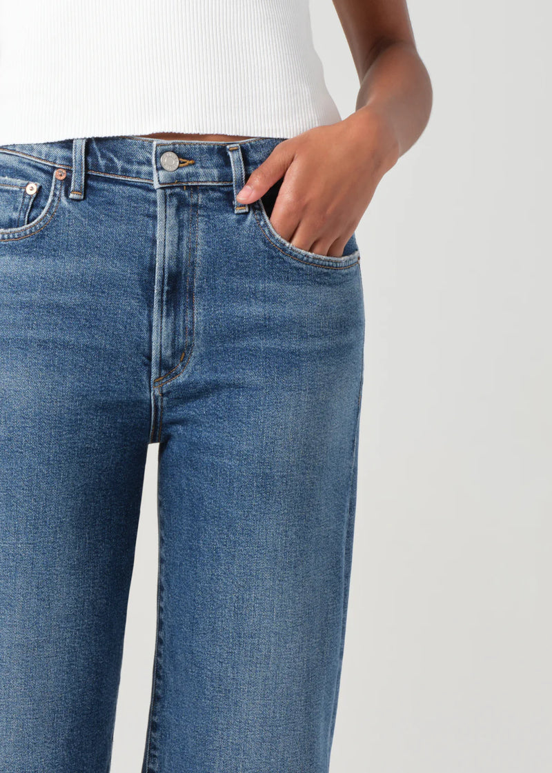 agolde: harper crop jean- in motion