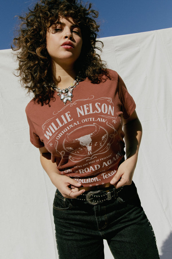 daydreamer: willie nelson whiskey label tour tee-sable